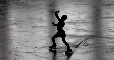 Eight Common Injuries from Ice Skating